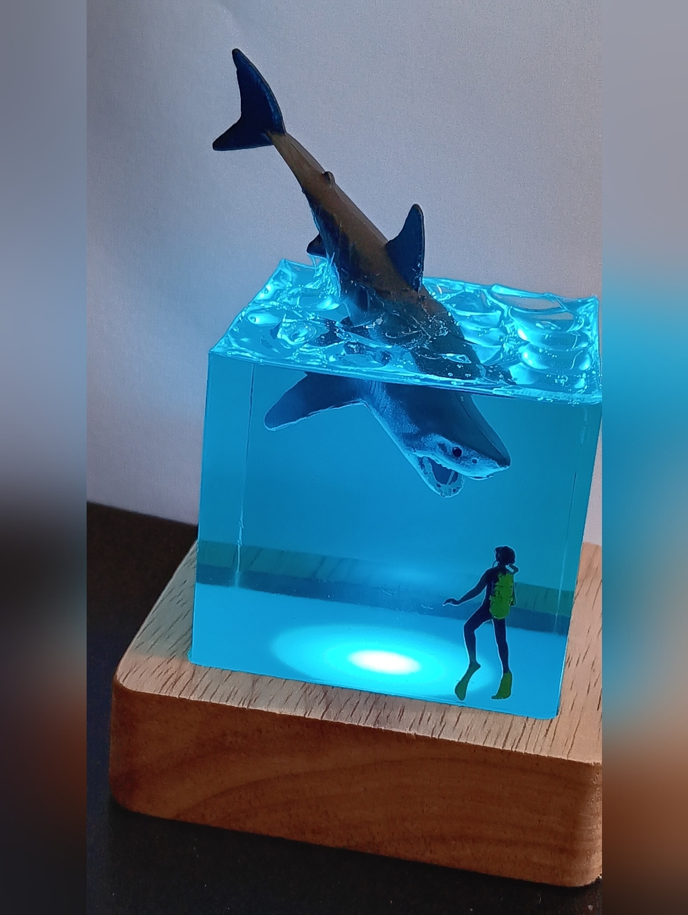 Shark Color Changing Cube (NWT)
